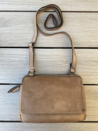 Bag 2 Bag  medium tas met klep “ Jasper “, écht leer.