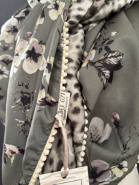 Lichtgewicht licht olijf bloemen design / mini dieren print,  couture sjaal
