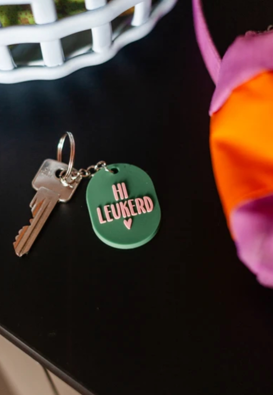Sleutelhanger HI LEUKERD. Groen-roze