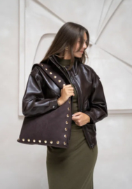 Grote Zebra tas. Model Lilou. Met gouden studs. Donkerbruin.