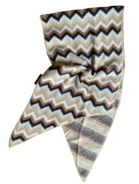 Dikke super soft sjaal, zig zag patroon. Bruin.