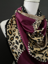 2) Cerise satijn stof met chique print  / stip dessin. Couture sjaal