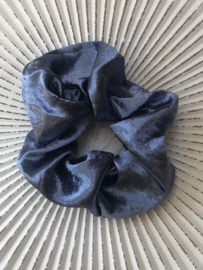 Scrunchie glanzend satijn. Indigo blauw