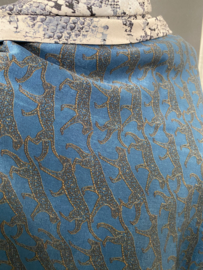 Wat dikkere jeansblauw panter design /grijs-blauw snake dessin, couture sjaal
