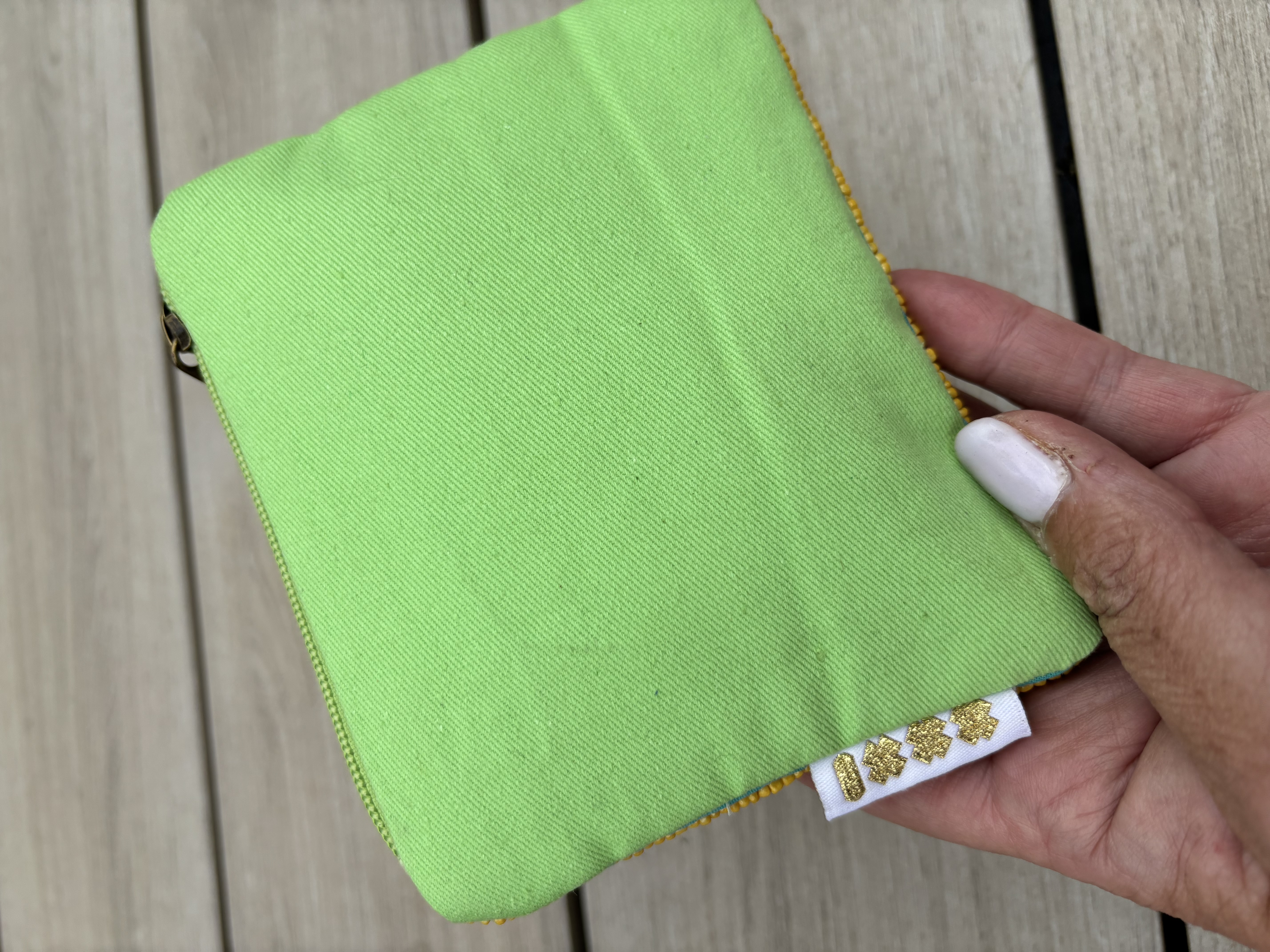 Handgemaakt mini tasje (toilet tasje) Kraaltjes groen. ZON