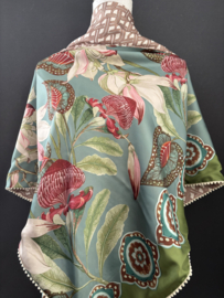 Blauw-groen / felgroen bloem dessin / taupe geografische print achterkant. Couture sjaal.