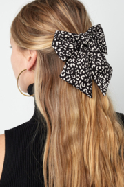 Leuke haarspeld met panter strik erop.