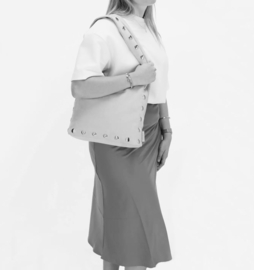 Grote Zebra tas. Model Lilou. Met gouden studs. Licht taupe (naturel)