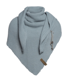 Sjaal/omslagdoek Coco van het mooie merk Knit Factory. Stone green / oud blauw