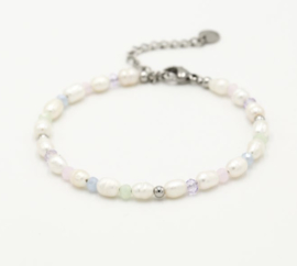 Parel + RVS (stainless steel) armband, fijne ged schakel. Pastel kraaltjes. Zilverkleurig.