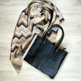 Dikke super soft sjaal, zig zag patroon. Bruin.