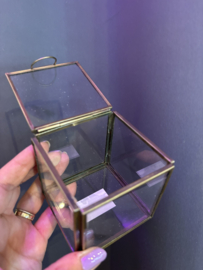 Glazen opberg box. Vierkant. Antiek goud / Brons metaal.