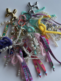 Kleurrijke tashanger / bag charm / sleutelhanger Handgemaakt.
