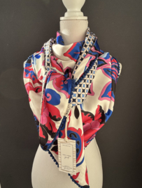 Groot blauw-roze bloem dessin / retro print in blauw-ecru achterkant. Couture sjaal.
