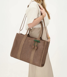 Medium / grote tas van Charm. Bruin rotan-look. Met tashanger