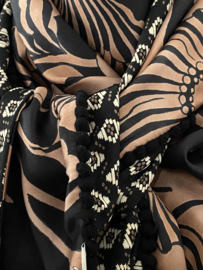 Camel-zwart gevlamd bloem design / zwart fancy mini print. couture sjaal