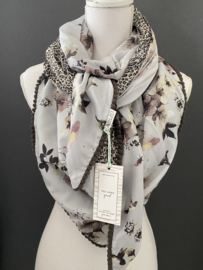 Lichtgrijs bloemen patroon / taupe mini panter. Couture sjaal.
