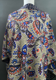 Kobaltblauw-rood-khaki bloemen dessin met navy-khaki achterkant, couture sjaal
