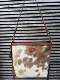 Bag 2 Bag  medium bruine tas “ Braga “, écht leer + koeienhuid.