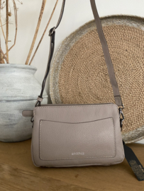 Bag2Bag  tasje Narvik. Zwart of Taupe.