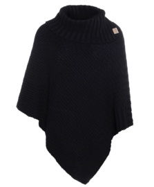 Poncho Nicky van het mooie merk Knit Factory. Wolwit Beige.