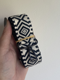 Schouderband / cameraband / tassenriem. Smaller model, zwart-wit. Antraciet metaal gespen