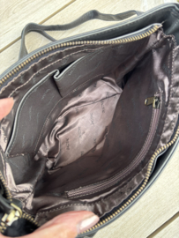 Bag 2 Bag  medium zwarte tas “ Braga “, écht leer + koeienhuid.