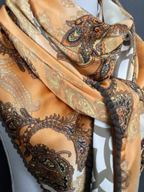 Zacht oranje groot Paisley design / offwhite-taupe dessin,  couture sjaal