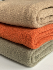 Langwerpige  super soft sjaal met schuine uiteinden. Terra / warm oranje