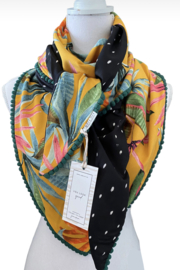 Okergeel bloem-blad patroon (crepe)  /mini stip zwart-grijs,  dikkere couture sjaal.