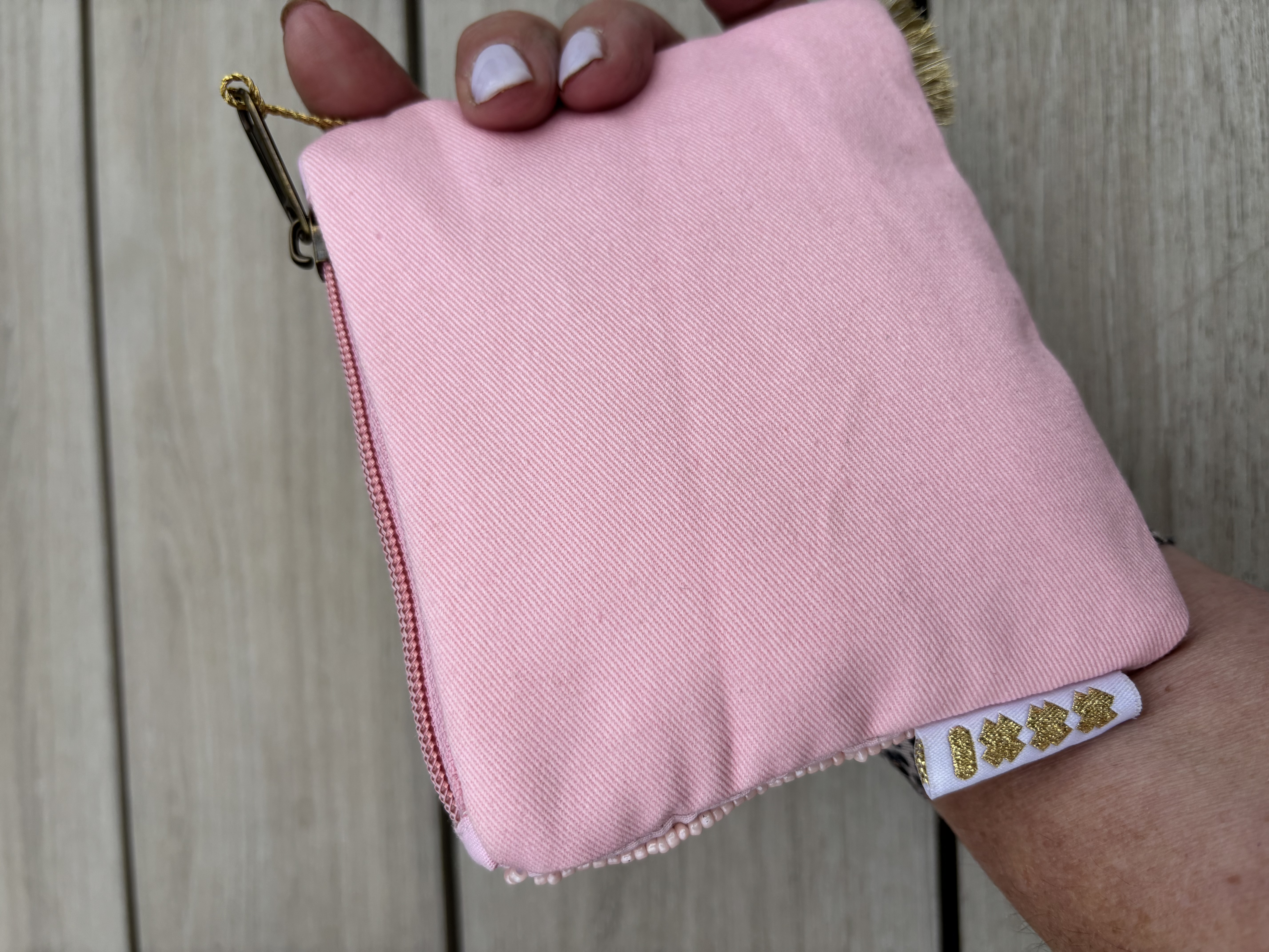 Handgemaakt mini tasje (toilet tasje). Kraaltjes lichtroze. GOUDEN ZON