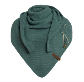 Sjaal/omslagdoek Coco van het mooie merk Knit Factory. Kleur Laurel / groen