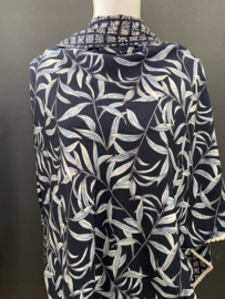 Navy-wit-lichtblauw blaadjes dessin / fancy dessin. Couture sjaal