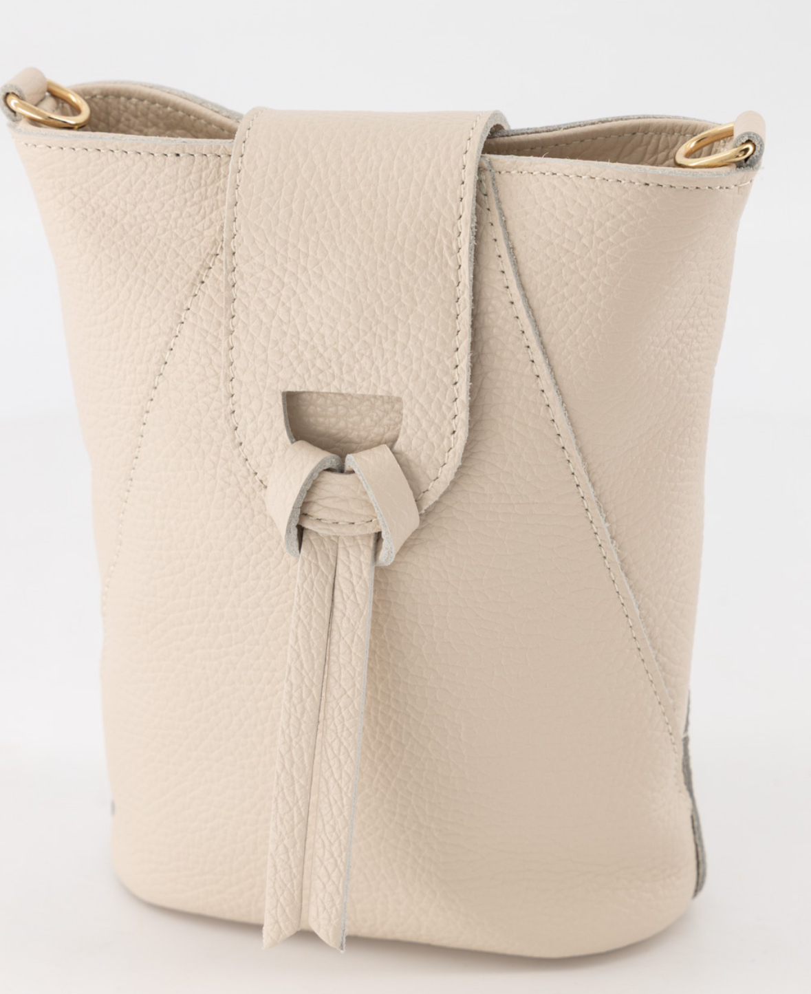 Crossbody kleine tas met knoop klepje. Licht beige / crème. Echt leer.