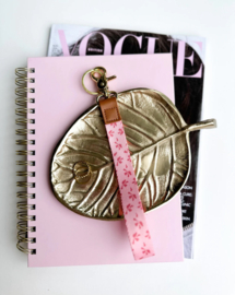 Stationery gift. Keycord / sleutelhanger lus, roze/bloemetjes