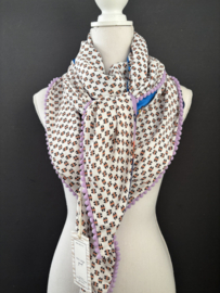 Blauw-lila-roze diagonaal dessin / mini print in blauw-ecru achterkant. Couture sjaal.