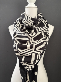 Zwart-ecru geografisch design / zwart-ecru stippen print,  couture sjaal
