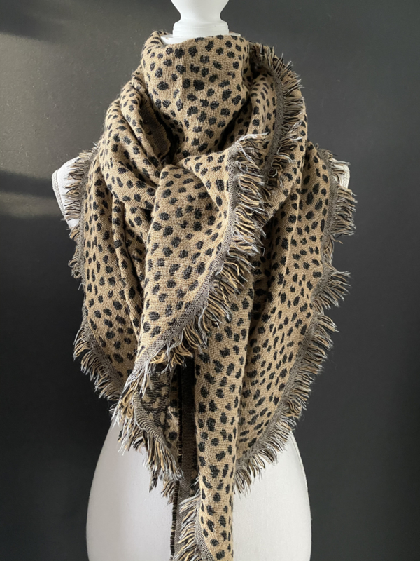 Lichtgewicht cheetah sjaal. 3-hoek vorm. 2 draagbaar. Camel | Sjaals/ omslagdoeken/poncho's (overig) | LABEL071