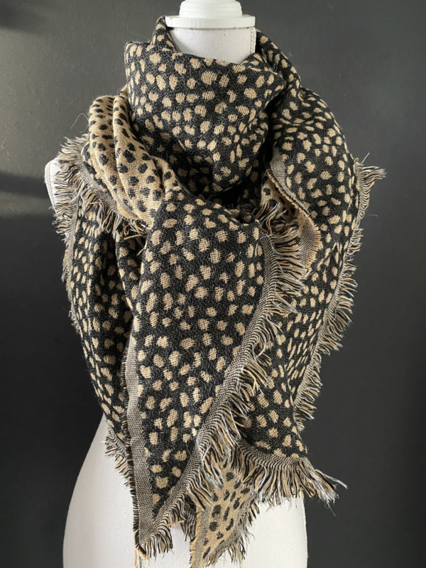 Lichtgewicht cheetah sjaal. 3-hoek vorm. 2 draagbaar. Camel | Sjaals/ omslagdoeken/poncho's (overig) | LABEL071