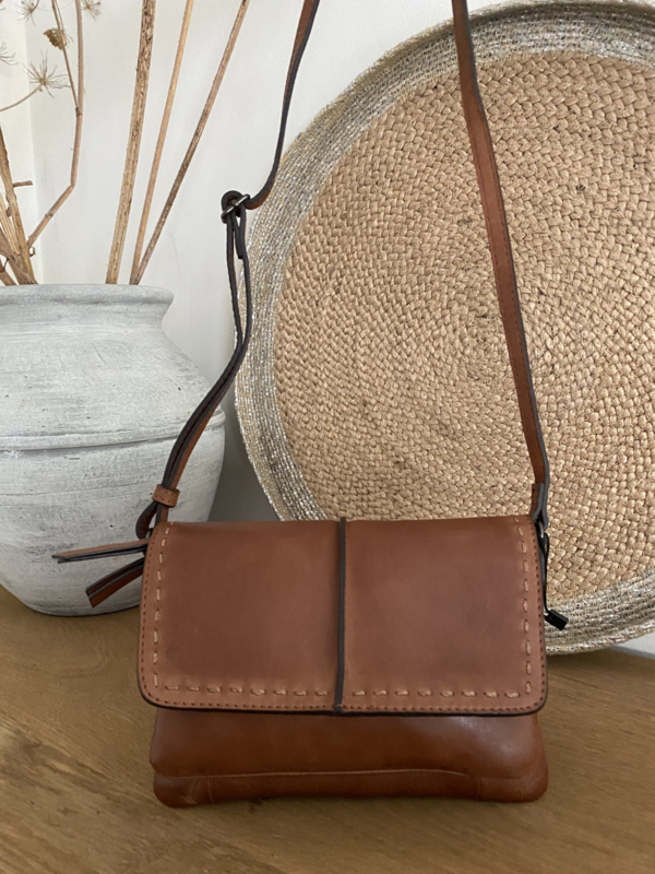 Bag2Bag. Mooie kleine tas met klep Pori. 4 kleuren