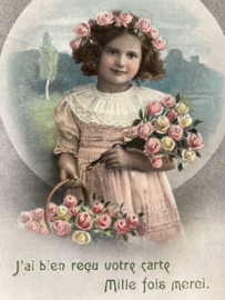 VERKOCHT | Ansichtkaart | België | Meisjes | 1918 fotokaart meisje met rozen met kanten kraag. Tekst: ‘j’ai bien Revu votre Carte Mille fois merci