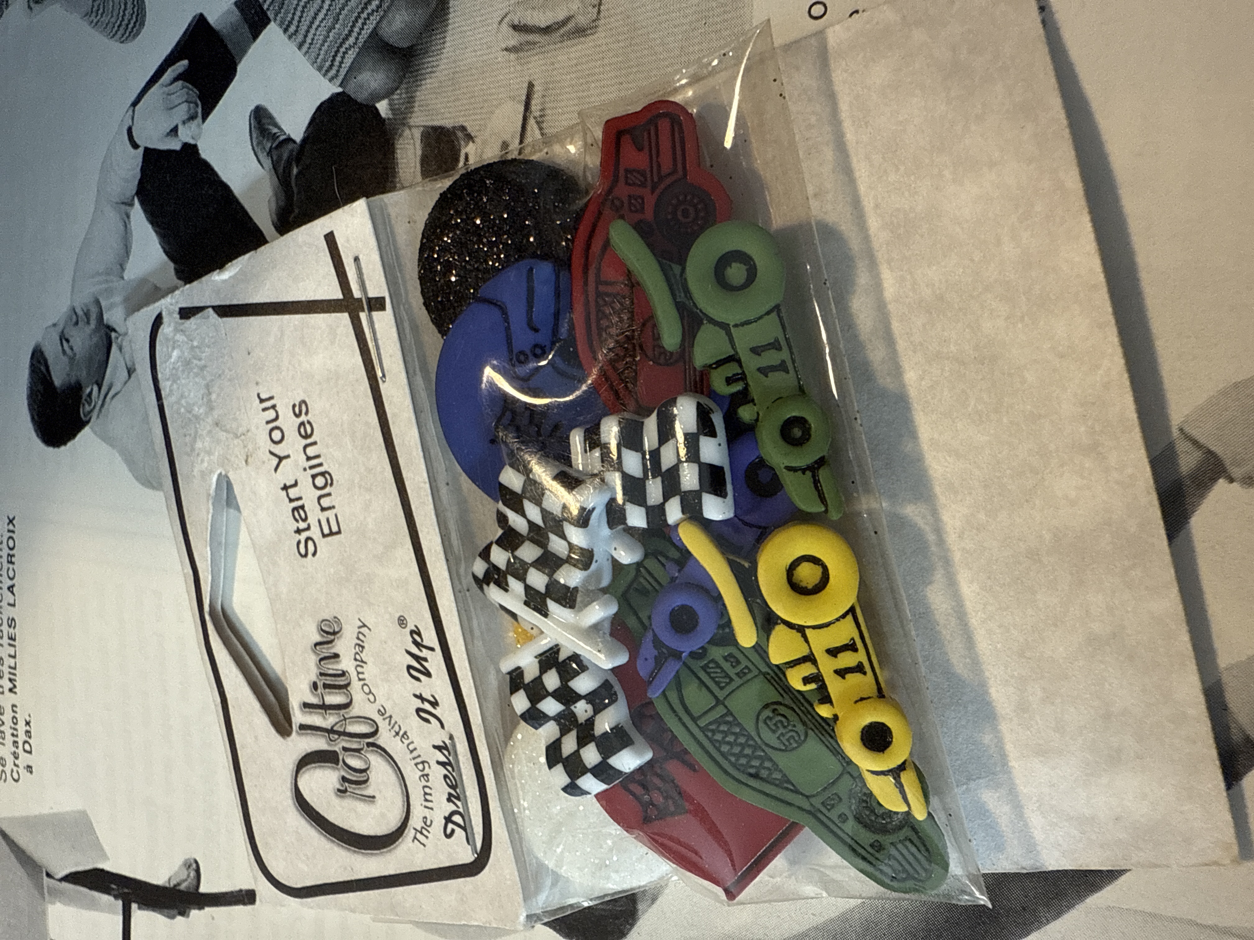 Scrapbook | Ø 30 mm - 3 cm  | Gemengd | Dress It Up Craftime Start Your Engines- vintage setje