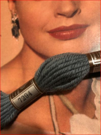 * 7294 Borduurwol BLAUW grijs midden | Bruin label - Colbert DMC Tapestry wool