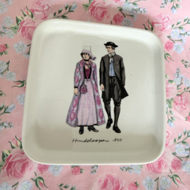 Hindeloopen | Villeroy & Boch schaaltje paartje in klederdracht 1840