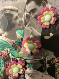 Ø 20 mm | Knopen | Roze-wit | Madeliefjes met geel hartje jaren '70-'80