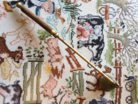 Geel koper | Kaarsen dover met houten handvat | jaren '60-'90
