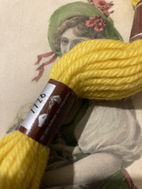 * 7726 borduurwol GEEL VANILLE LICHT DMC Laine pour tapisserie - virgin wool