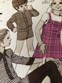 1969 | Marion naaipatronen maandblad | nr. 256 oktober 1969   met radarblad - jurken. broeken, kinderkleding