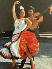 Spanje | Kaarten | WIT | Ansichtkaart jaren ‘60 FOTOKAART van Spaanse flamenco dansers rood-wit en gitaar