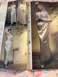 Madeleine: mode en patronenblad van Margriet | 1964, nr. 11 november - 84 knippatronen: mantelpakjes- feestkleding - indianenpak - jongensjas